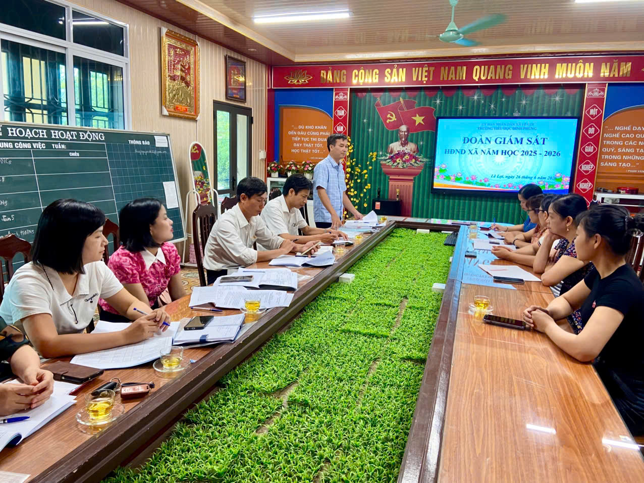 Ban kinh tế, ngân sách HĐND xã Lê Lợi giám sát việc thu chi quản lý sử dụng các khoản thu ngoài ngân sách tại các trường công lập