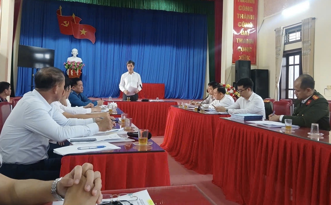 Đồng chí Trưởng ban Tuyên giáo và Dân vận Tỉnh ủy kiểm tra công tác chuẩn bị bầu cử tại 4 xã