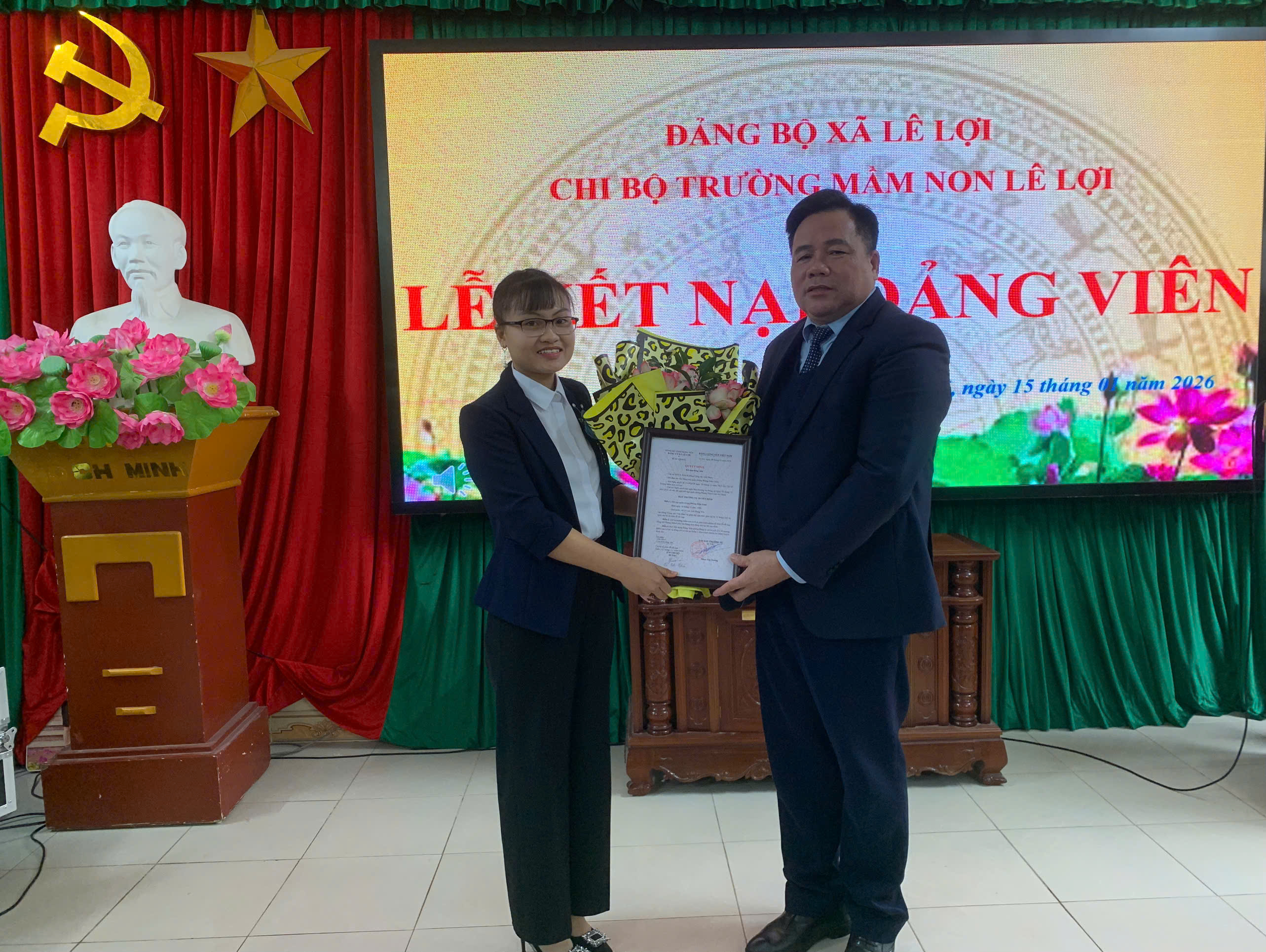 Lễ kết nạp đảng viên trường Mầm non Lê Lợi