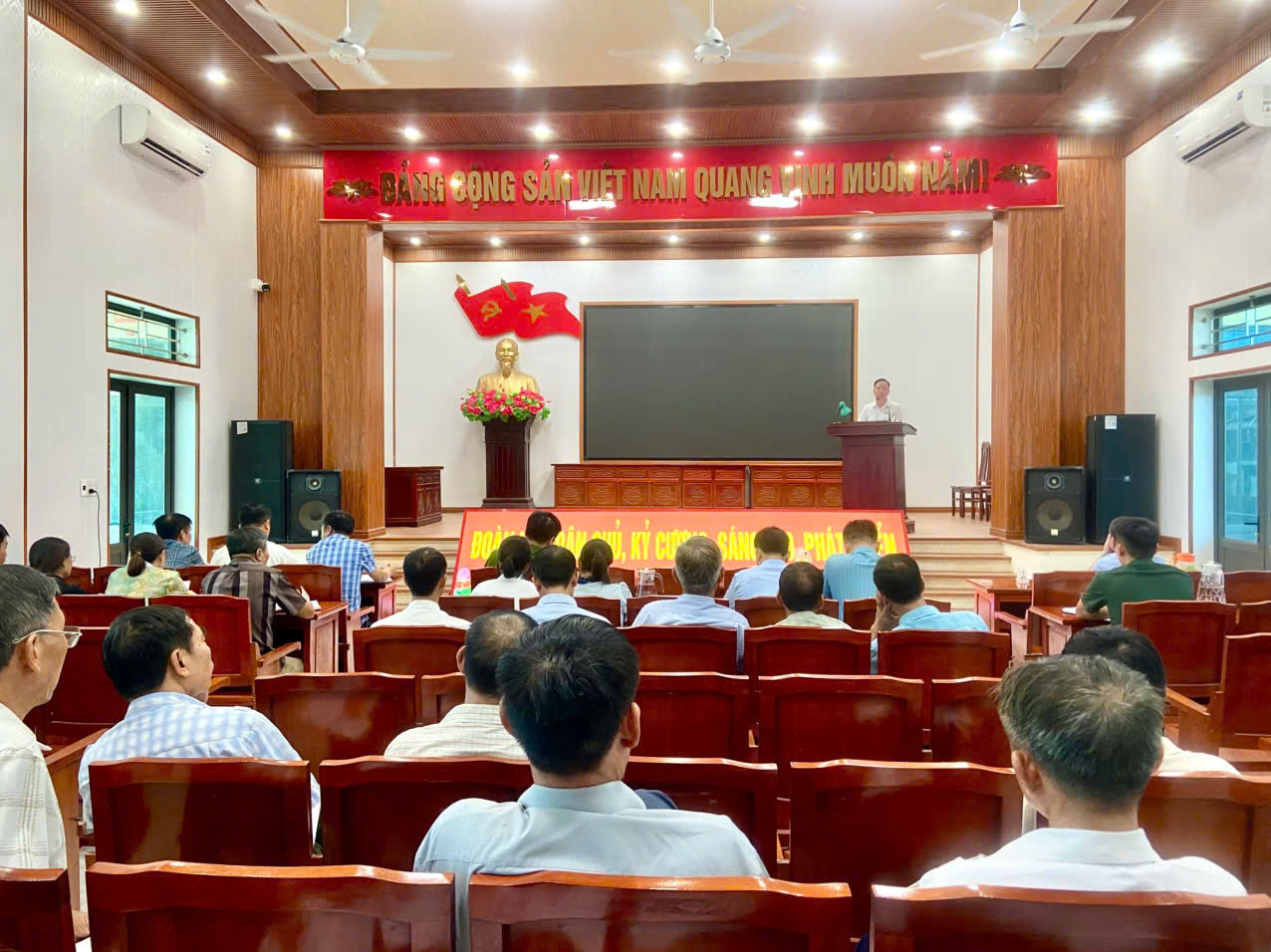 Hội nghị UBND xã mở rộng, triển khai nhiều nhiệm vụ trọng tâm