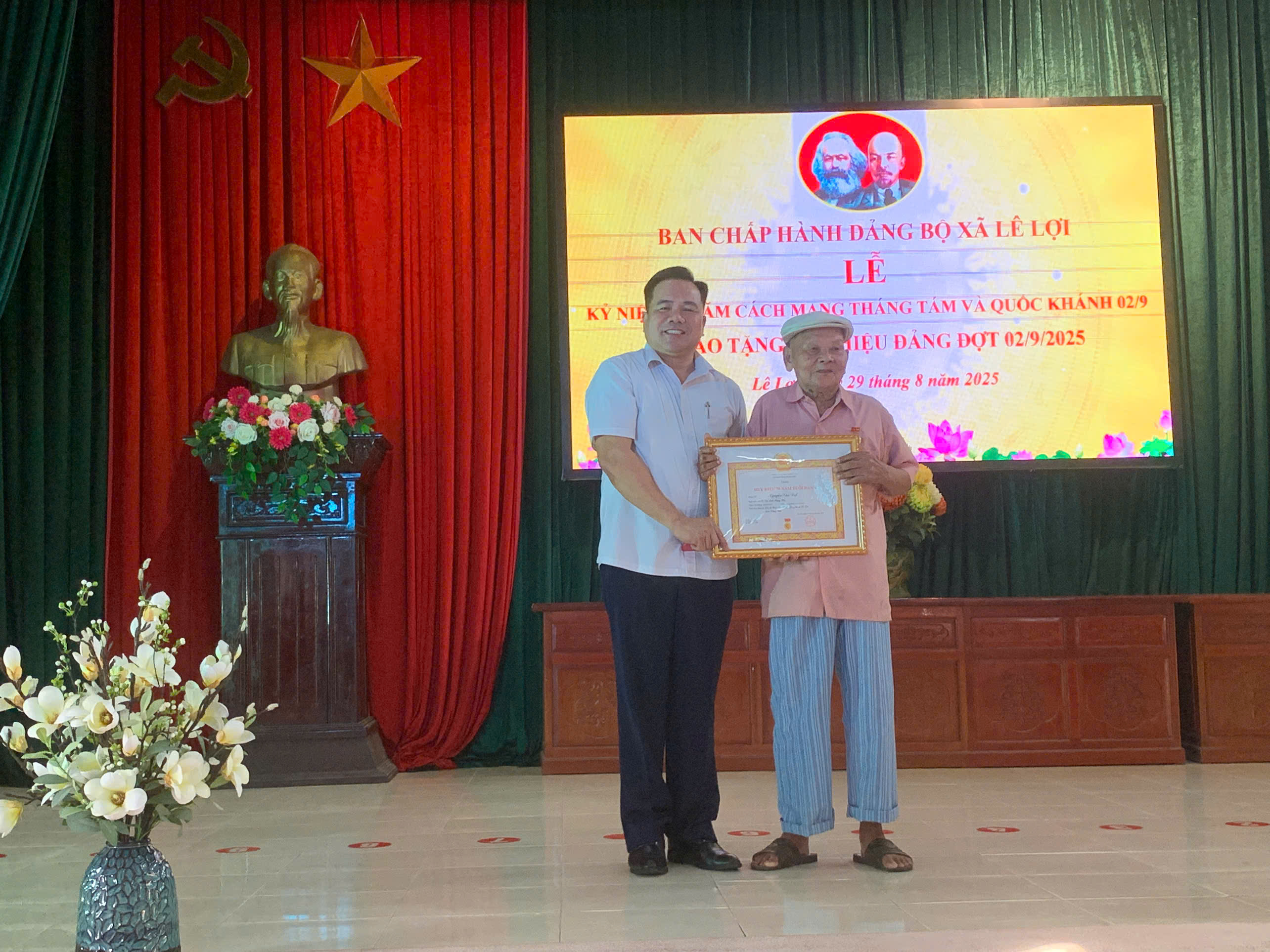 Lễ kỷ niệm 80 năm cách mạng Tháng Tám, Quốc khánh 2/9 và trao huy hiệu đảng đợt 02/9/2025