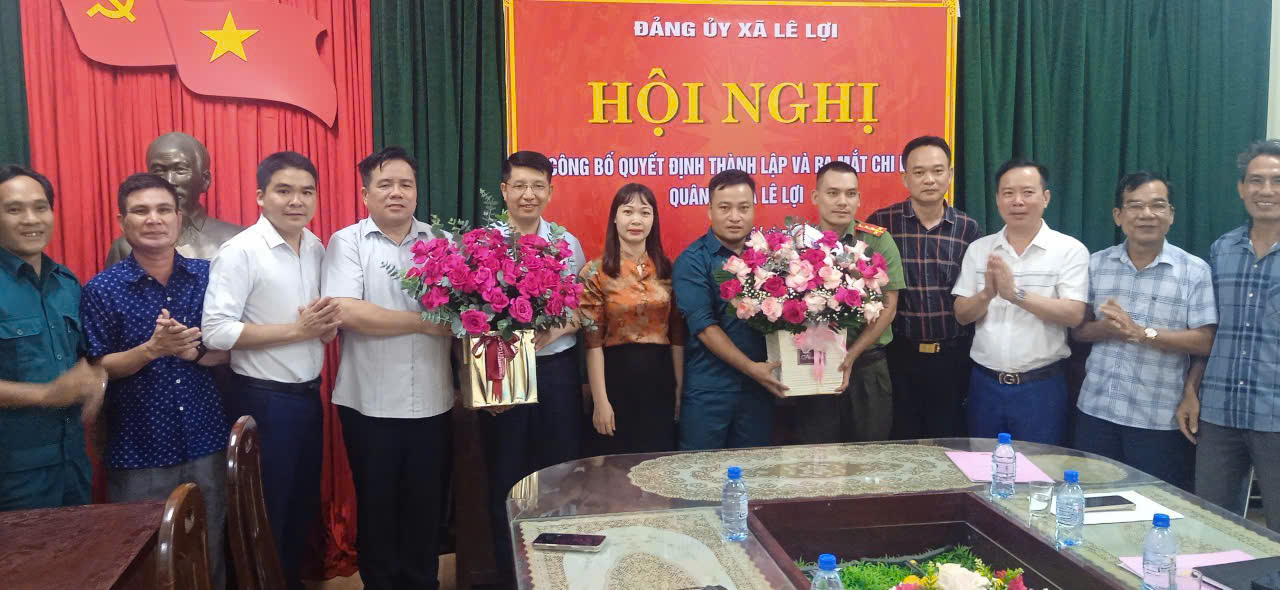 Đảng bộ xã Lê Lợi tổ chức Lễ trao Quyết định thành lập chi bộ Quân sự xã